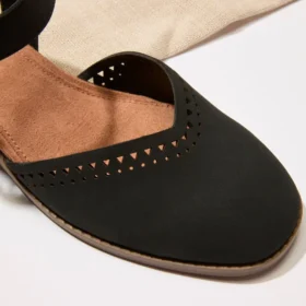 Dam Jaclyn Heel