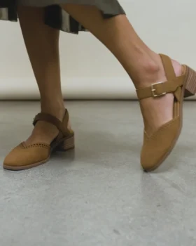 Dam Jaclyn Heel